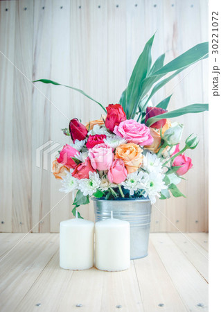 Vase of bouquet Roses in aluminium bucket Vase of bouquet Roses in aluminium bucket 30221072