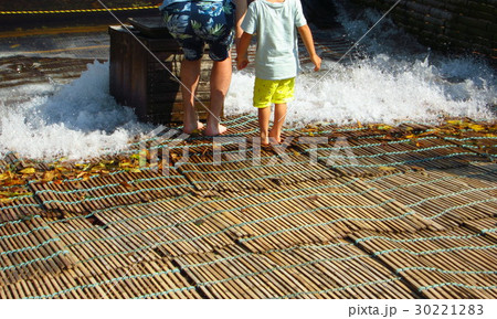 夏の風物詩　やな場 30221283