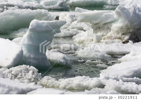 北海道の流氷 30221911