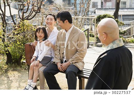 お墓参り お墓参り 30227537