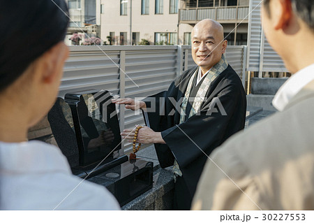 お墓参り お墓参り 30227553