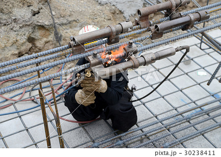 鉄筋のガス圧接 鉄筋のガス圧接 30238411