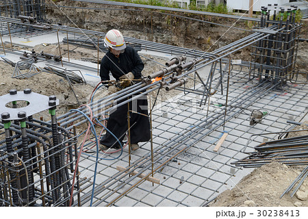 鉄筋のガス圧接 30238413