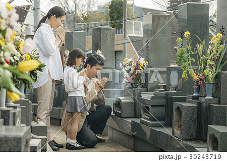 お墓参り 30243719