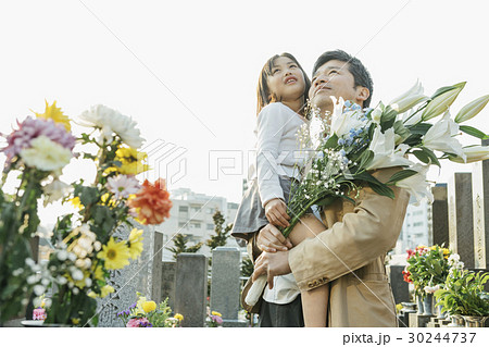 お墓参り 30244737