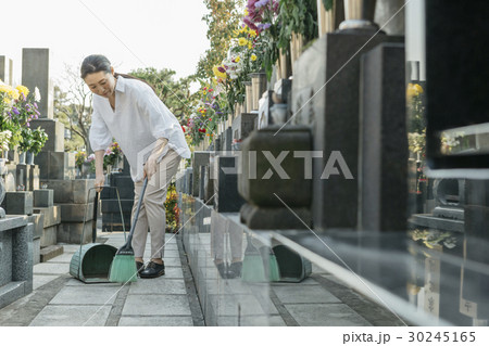 お墓参り 30245165