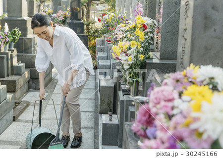お墓参り 30245166