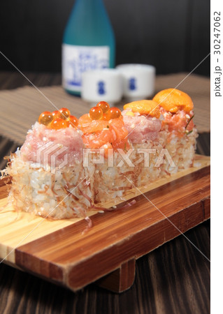 sushi roll sushi roll 30247062