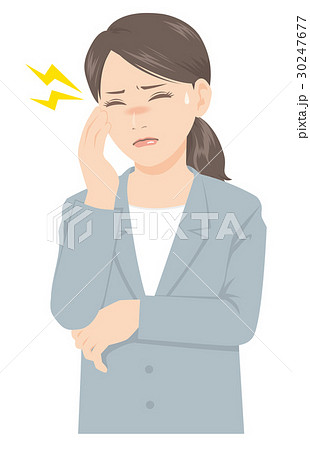 スーツの女性 頭痛 発熱 体調不良 30247677