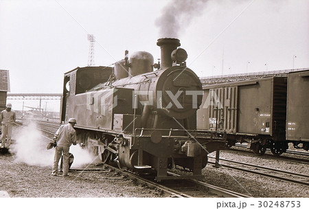 昭和43年　四日市の工場地帯の専用線の蒸気機関車 30248753