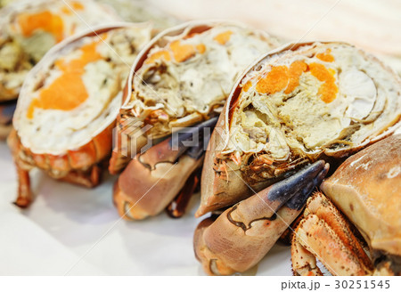 half of fresh crab on ice for sale  30251545