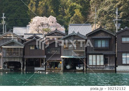 春の伊根の舟屋、京都府 春の伊根の舟屋、京都府 30252132
