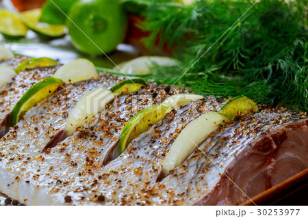 marinated fish with lemon and onion 30253977