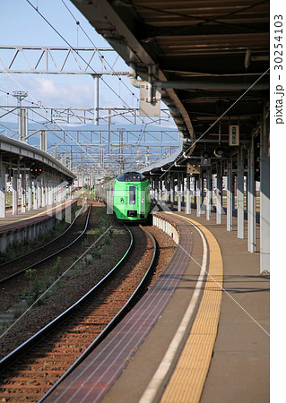 函館駅に入線する特急スーパー白鳥 函館駅に入線する特急スーパー白鳥 30254103