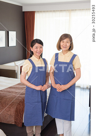 ホテル客室スタッフの女性 ホテル客室スタッフの女性 30255493