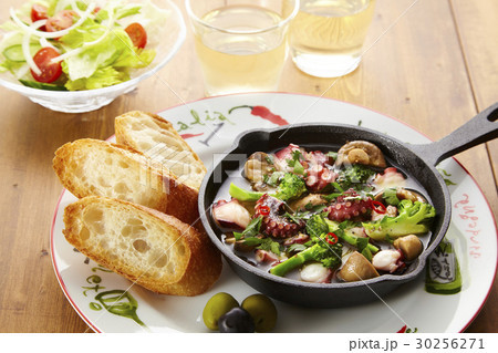 タコのアヒージョ 30256271