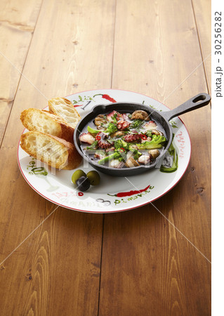 タコのアヒージョ 30256282