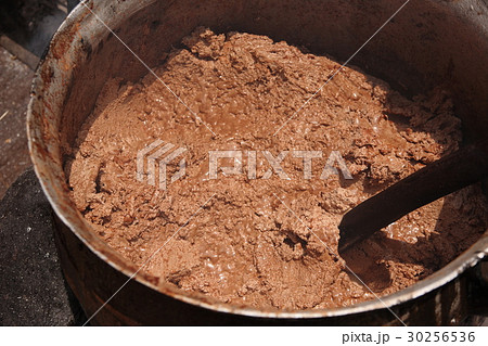 Making of sheabutter in Ghana /シアバター作り in ガーナ Making of sheabutter in Ghana /シアバター作り in ガーナ 30256536