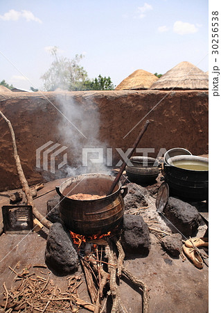 Making of sheabutter in Ghana /シアバター作り in ガーナ Making of sheabutter in Ghana /シアバター作り in ガーナ 30256538