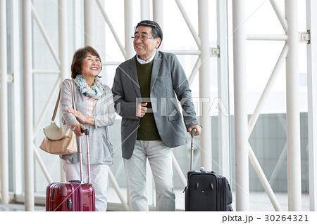 シニア夫婦 旅行の写真素材