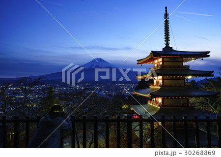 浅間神社の五重塔と富士山　その２ 30268869