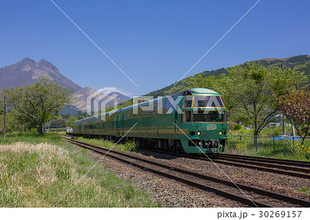 湯布院を走る列車 湯布院を走る列車 30269157