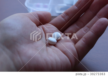 手のひら　薬　 30273363