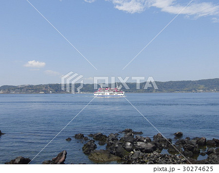 桜島溶岩なぎさ公園から見た桜島フェリー 30274625