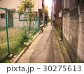 住宅地の路地裏 30275613