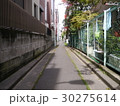 住宅地の路地裏 30275614