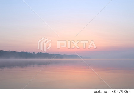 涸沼の朝日　親沢公園　茨城県 30279862