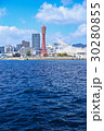 神戸タワーと海 30280855