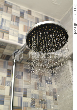 Shower head with dropping water 30281152