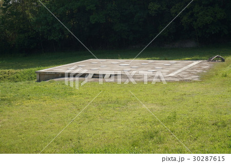 国指定史跡・賞田廃寺の西塔跡　岡山県岡山市中区 30287615