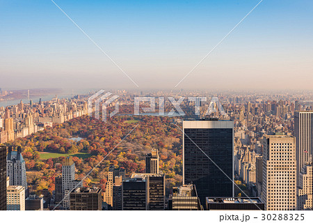 ニューヨーク マンハッタンのセントラルパークの写真素材 3025