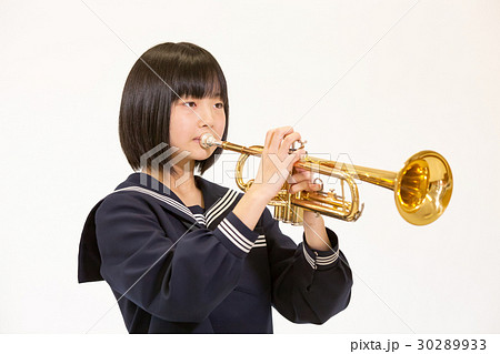楽器を演奏する女の子の写真素材