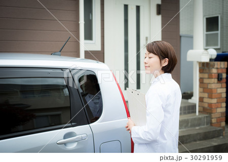 在宅医療　女性　医師 30291959