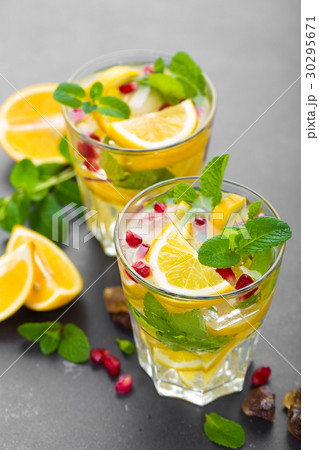 Lemon mojito cocktail with mint and pomegranate 30295671