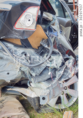 Details of a black car in a hard accident 30297437