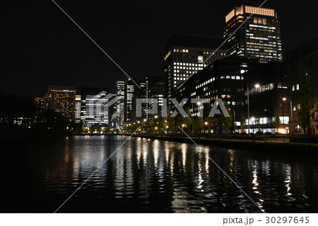 東京都市景観・夜景「丸の内や大手町のビジネス街を望む」働き方改革イメージカット 30297645