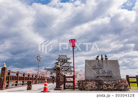 墨俣一夜城 犀川堤の満開の桜 太閤出世橋 墨俣一夜城 犀川堤の満開の桜 太閤出世橋 30304328