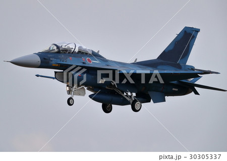 航空自衛隊   戦闘機    着陸    F-2B 30305337