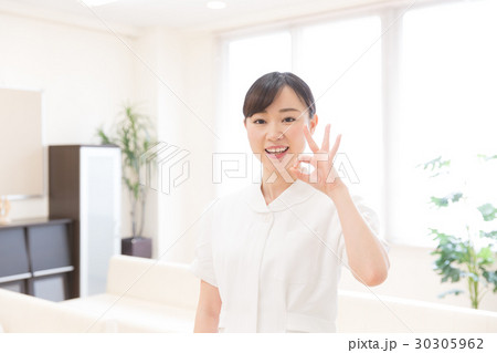 若い看護師 若い看護師 30305962
