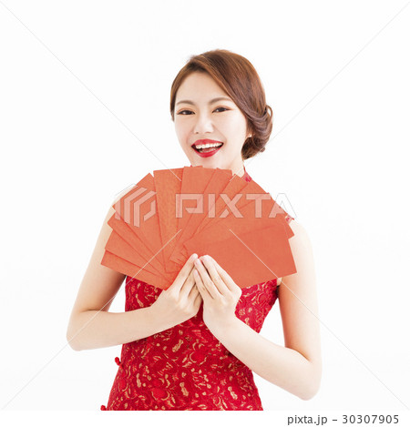 woman wear cheongsam and showing Red envelopes 30307905