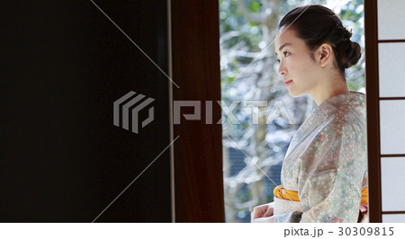 茶道を愉しむ女性 茶道を愉しむ女性 30309815