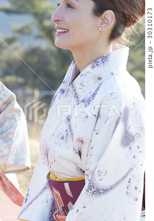 野点を愉しむ外国人女性 野点を愉しむ外国人女性 30310173