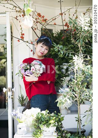 ブーケを持つ女性 ブーケを持つ女性 30310470