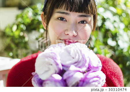 ブーケを持つ女性 ブーケを持つ女性 30310474