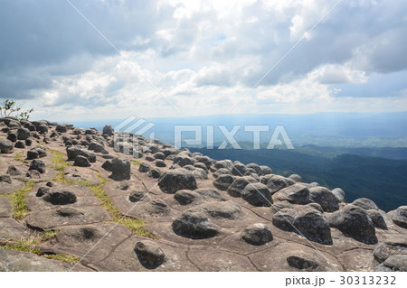 Lan Hin Pum Pum [Nodule Rock Field] 30313232