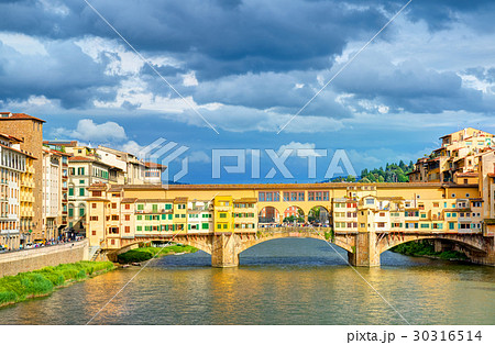 Ponte Vecchio over Arno river in Florence 30316514
